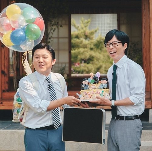 방송인 조세호와 유재석(왼쪽부터)이 다양한 분야의 전문가와 스타들을 만나면서 인기 토크쇼로 자리매김한 tvN ‘유퀴즈 온 더 블럭’이 28일 200회를 방송한다. 사진제공|tvN