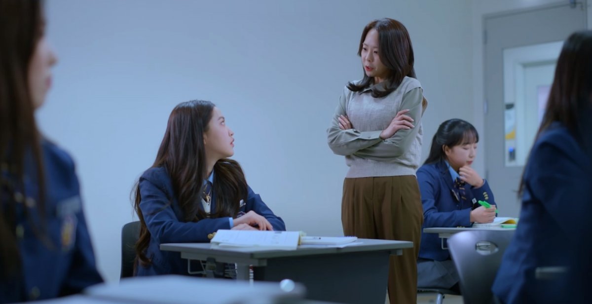 10대 시청자들이 ‘청담국제고등학교’ 등 학교 내 차별과 폭력 등을 다룬 학원물을 모방할 수 있다는 우려 섞인 시선이 나오고 있다. 사진제공｜와이낫미디어