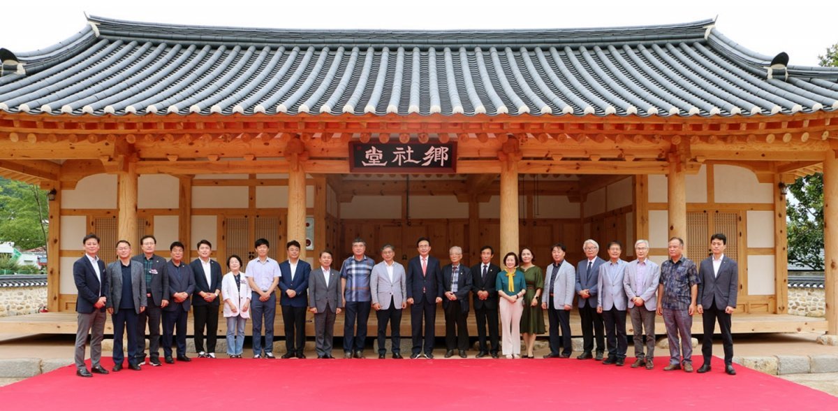 나주시가 최근 목관아 향청 복원 공사를 완료하고 낙성식을 진행한 모습. 사진제공ㅣ나주시