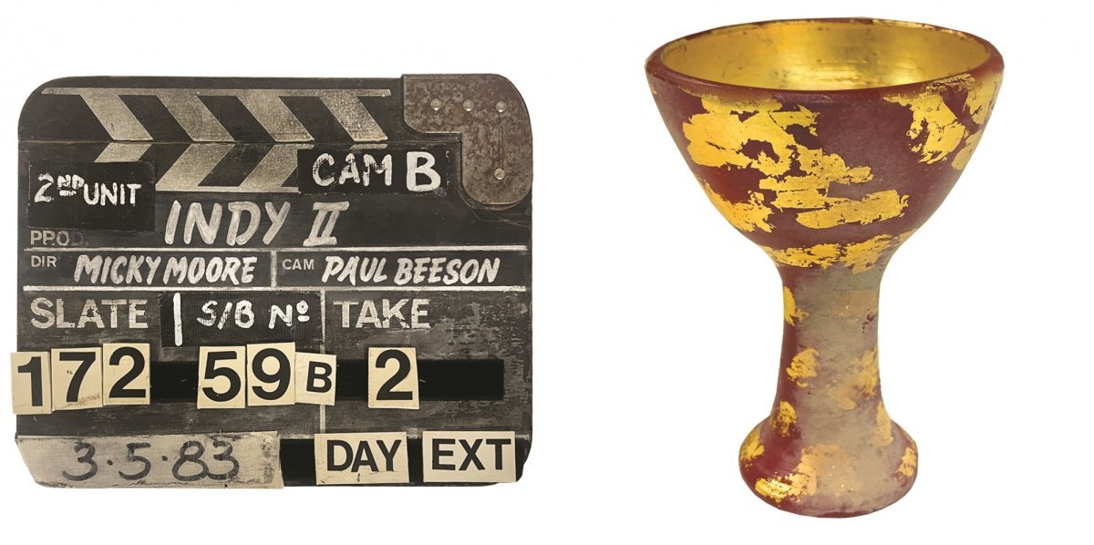 인디아나 존스 2편 촬영 시 사용한 클래퍼보드(왼쪽)와 3편 핵심 소품인 성배. 사진제공|이랜드