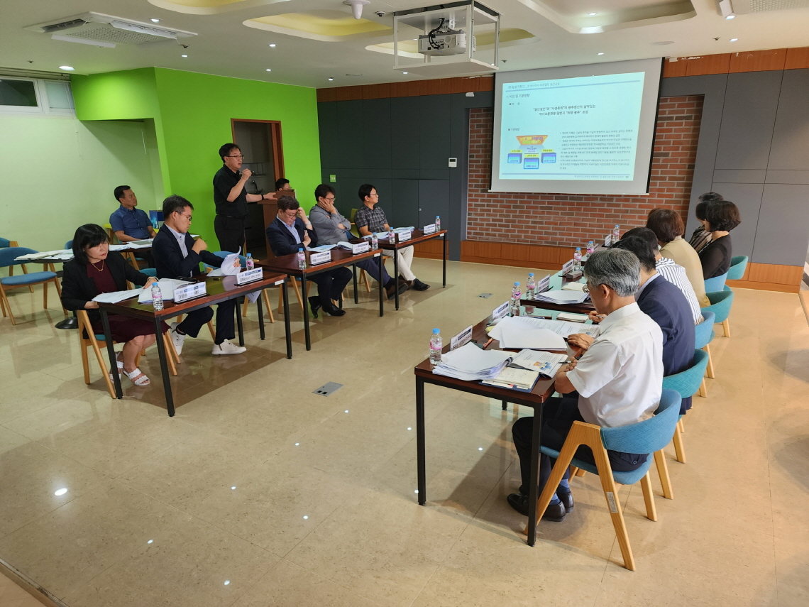 광주광역시가 지난 19일 적십자병원 보존·활용사업 전담팀 1차 회의를 개최했다. 사진제공ㅣ광주광역시