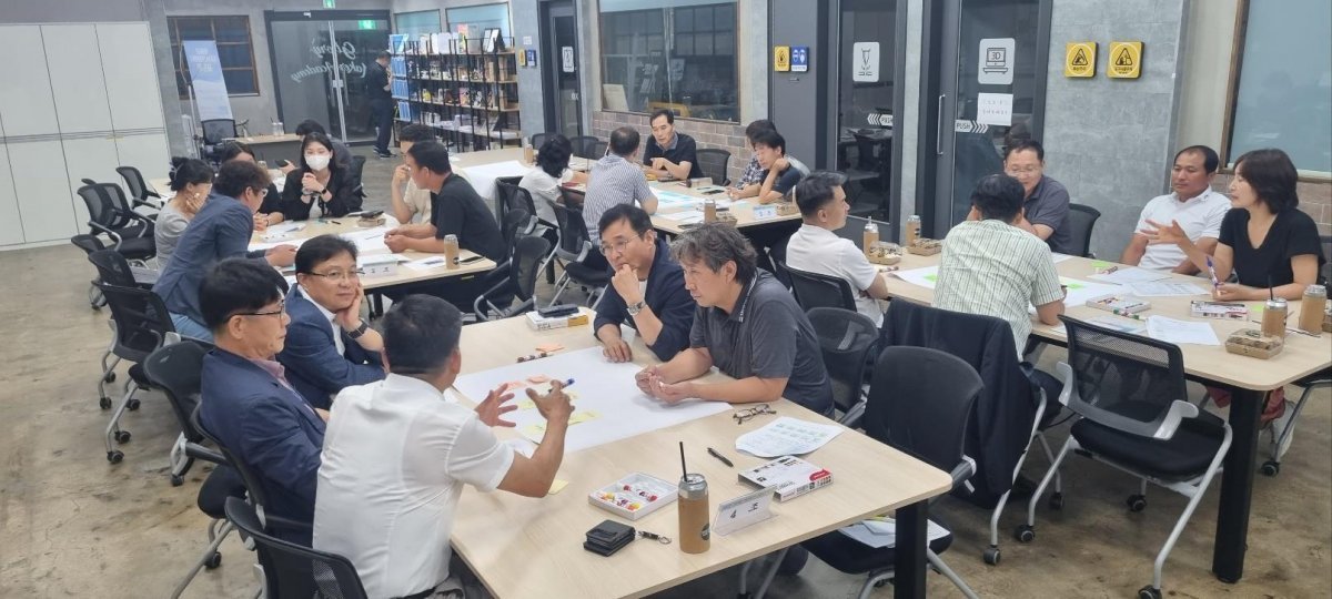 아카데미 토론수업. 사진제공ㅣ영광미래리더스아카데미