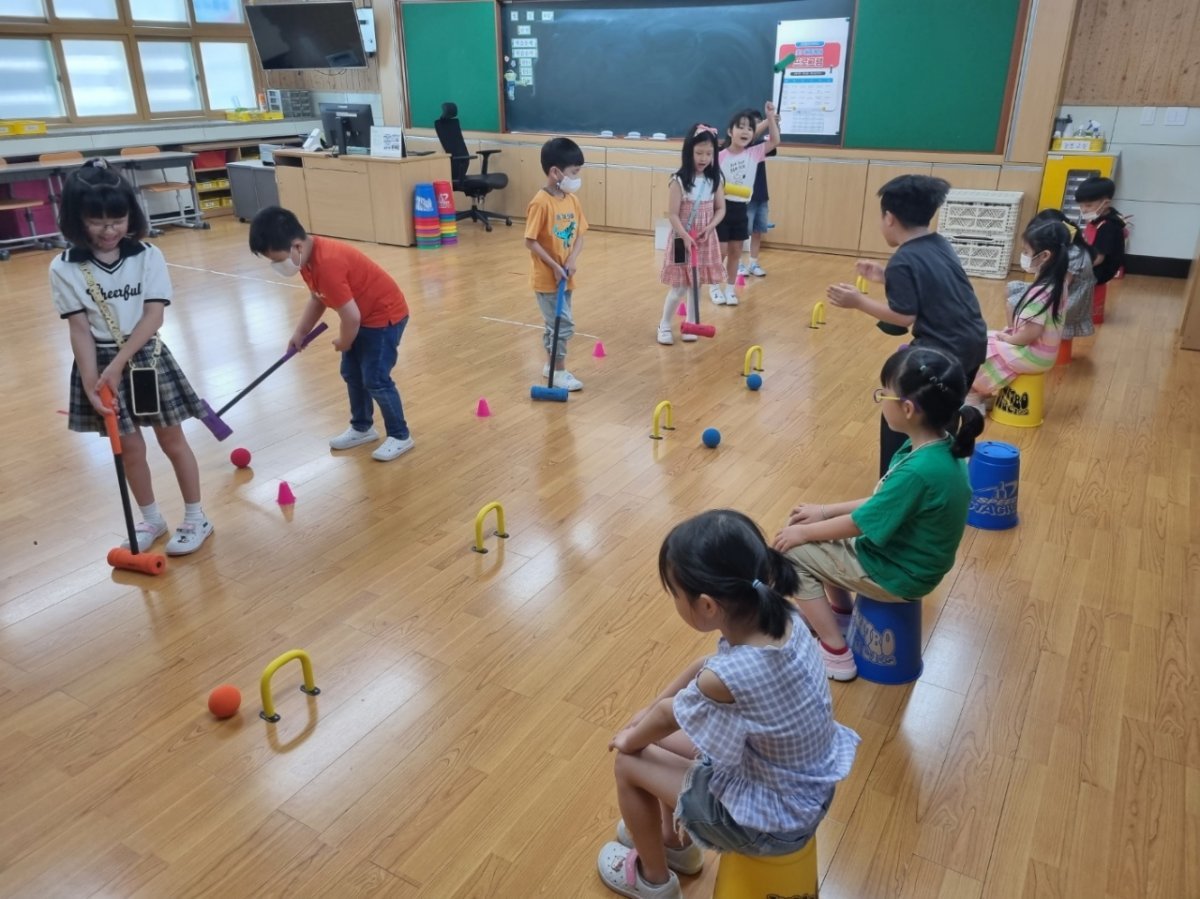 방학 중 전남도교육청 에듀케어에 참여하고 있는 학생들이 놀이 활동을 하고 있는 모습. 사진제공ㅣ전남도교육청