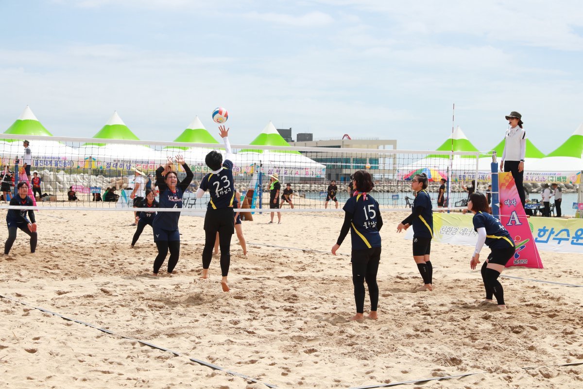 지난해 열린 전국 남녀 후포 비치발리볼 대회. 사진제공ㅣ울진군