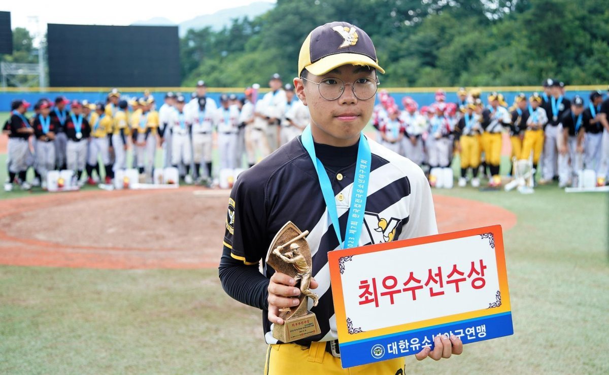 제7회 한국컵 전국유소년야구대회 U-13 청룡 MVP를 차지한 남양주야놀유소년야구단 박예찬. 사진제공 | 대한유소년야구연맹
