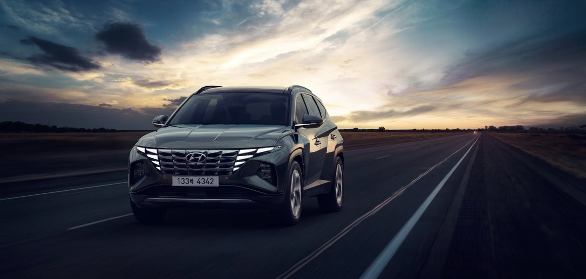 올해 상반기 미국 시장에서 10만591대가 판매되며 현대차의 글로벌 판매량을 견인한 현대차 투싼(왼쪽)과 2만731대가 판매되며 친환경차 판매 1위에 오른 기아 스포티지 하이브리드. 사진제공|현대차그룹