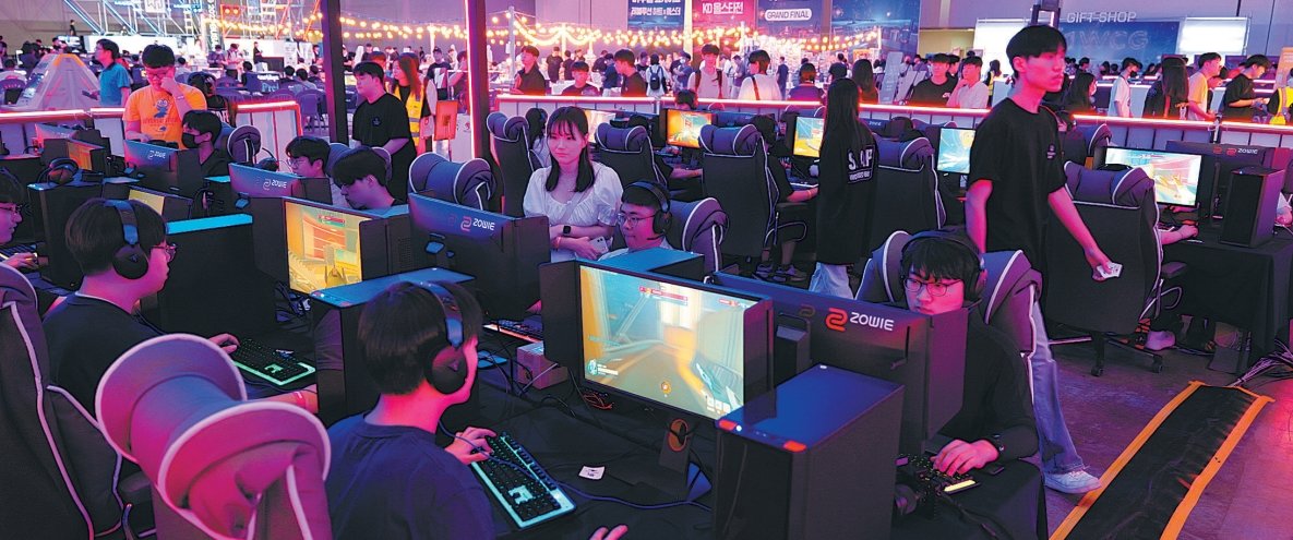 ‘WCG 2023 부산’이 30일 부산 벡스코에서 막을 내렸다. 스파링존에서 플레이를 즐기고 있는 게이머들. 사진제공｜빅픽처인터렉티브