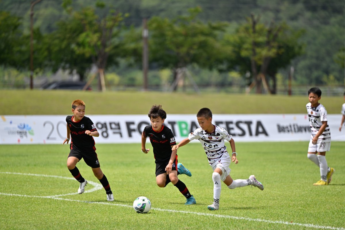 2023 영덕 풋볼페스타에 참가한 축구 꿈나무들의 경기 모습. 사진제공ㅣ영덕군