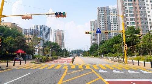 사진은 오산시 세미초 앞 노란색 횡단보도 모습. 사진제공｜오산시