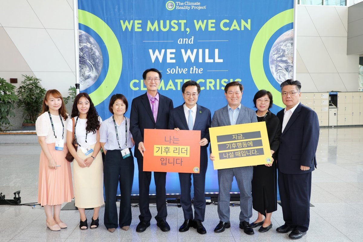 박우량 신안군수가 지난 19일 고양특례시 킨텍스에서 열린 서울 클라이밋 리얼리티 리더십 트레이닝 캠페인에 동참한 모습. 사진제공ㅣ신안군
