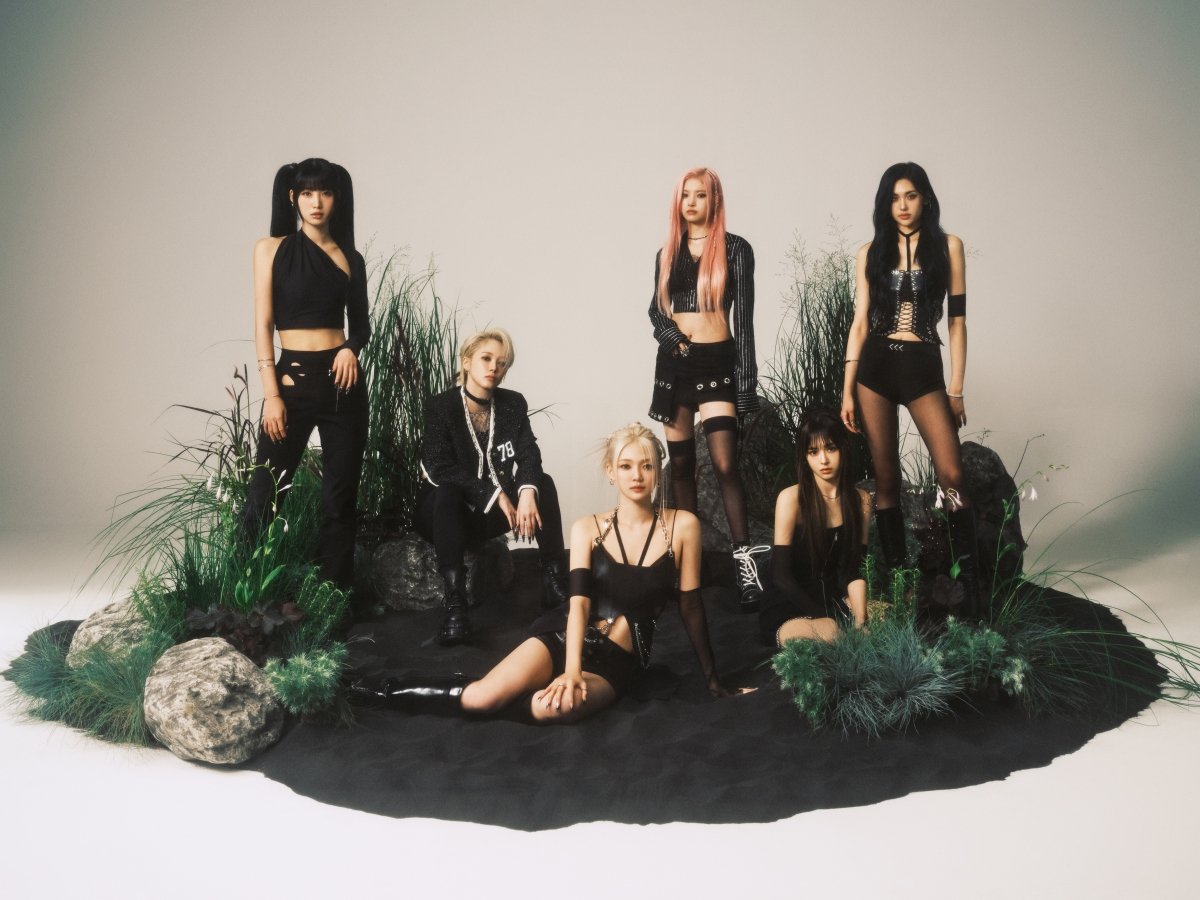 [사진 = 소속사 제공]