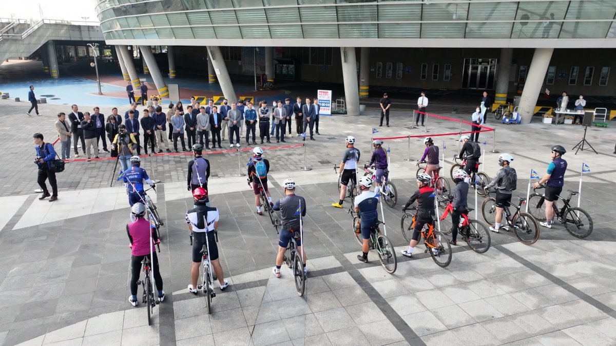 광명스피돔 페달광장에서 자전거동호인 불법도박근절 캠페인 행사가 열렸다.