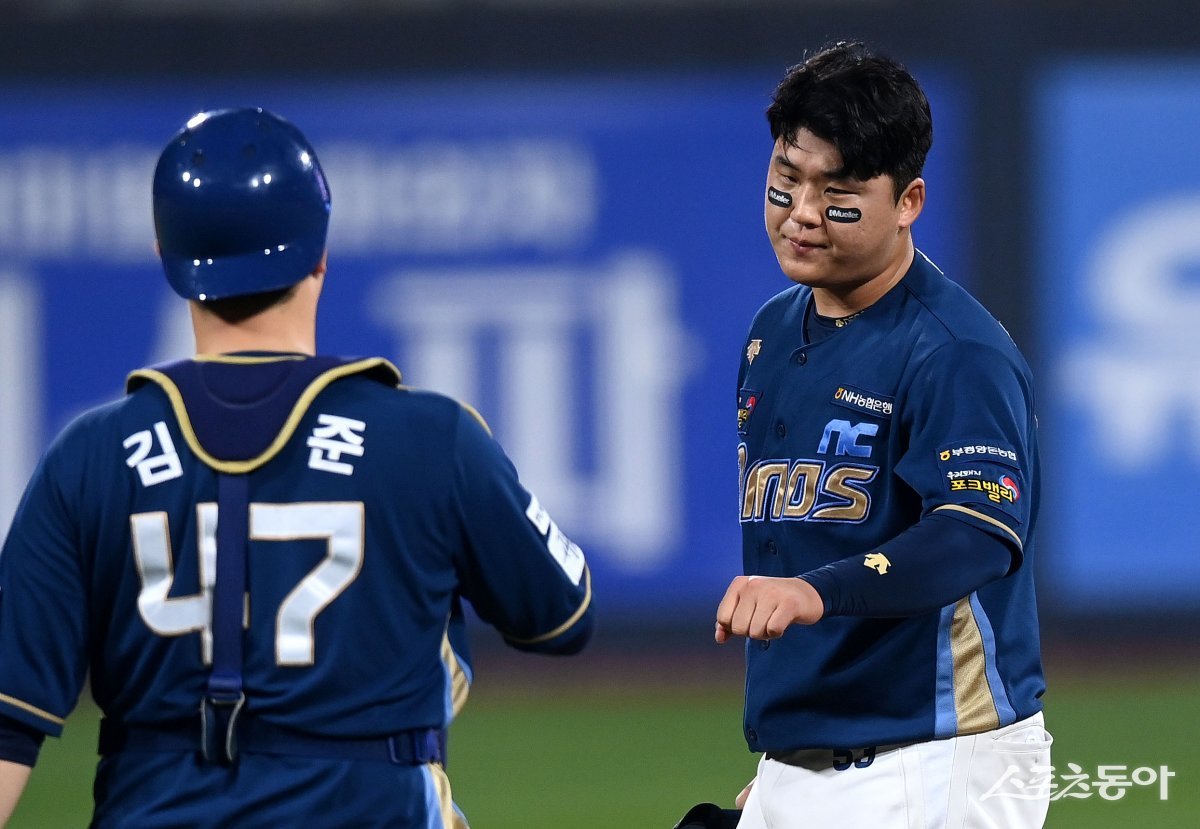 NC 김형준(왼쪽)·신민혁. 스포츠동아DB