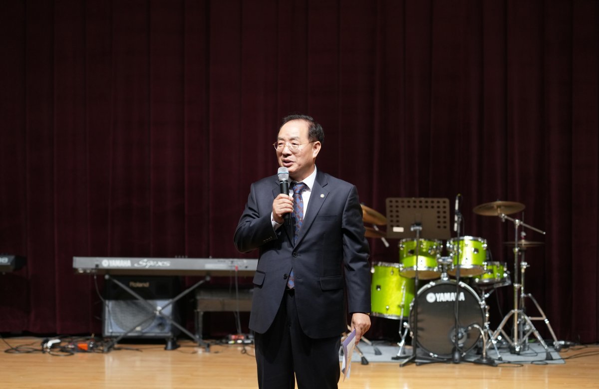 9일 하윤수 교육감이 ‘영도돌봄센터’ 개관식에서 인사말을 하고 있다. 사진제공ㅣ부산시교육청