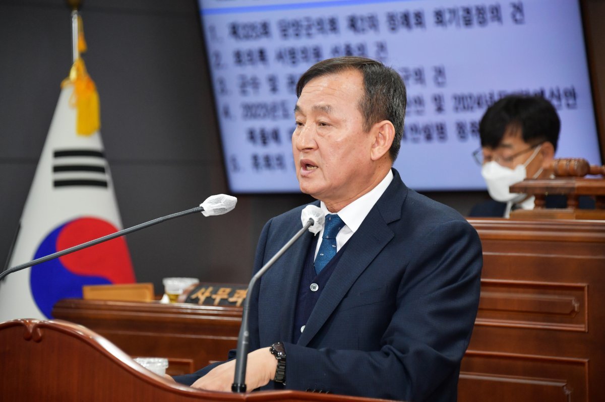 이병노 담양군수는 20일 열린 제325회 담양군의회 제2차 정례회에서 시정연설을 통해 내년도 군정 운영 방향을 설명하고 있다. 사진제공ㅣ담양군