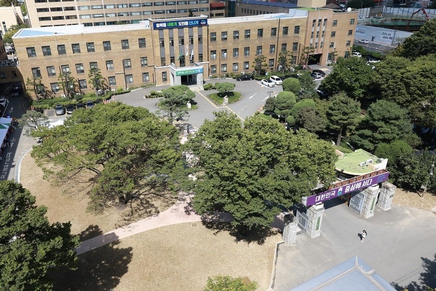 충북도는 올해 4월 행안부 주관 ‘주소 기반 자율주행차 주차 시범사업’ 공모에 선정되어 최신 위성 측위 기술과 정밀도로 지도 등을
활용하여 충북혁신도시에 있는 음성군 맹동혁신공영주차장에 고도화된 주소 정보를 구축했다. 사진제공ㅣ충청북도