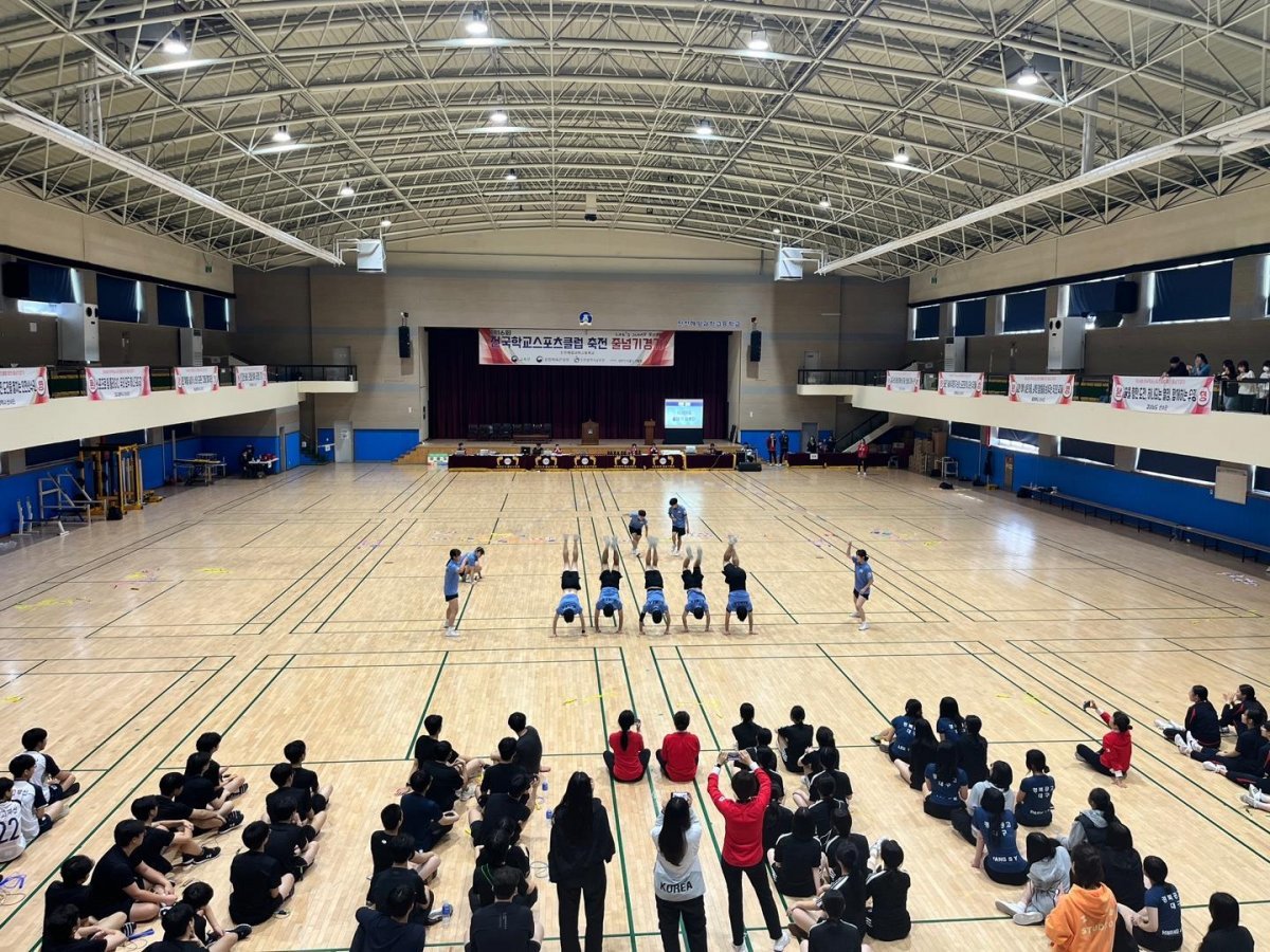 눈을 떼지 못하게 만드는 공연을 준비한 줄넘기 국가대표 시범단. 사진 | 홍주아 학생기자