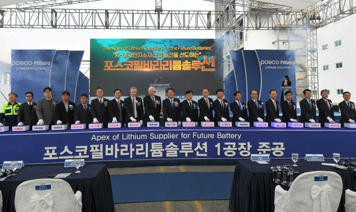 지난 29일 율촌제1산업단지에서 열린 국내 최초 광석 리튬 생산공장인 ‘포스코필바라리튬솔루션(주) 1공장 준공식. 사진제공ㅣ전남도