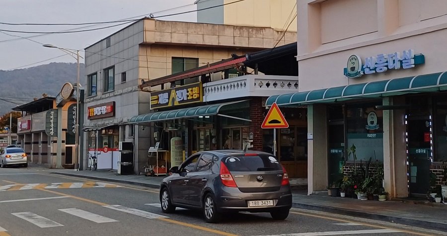 보은군은 아름답고 쾌적한 도시환경 조성을 위한 마로면 간판이 아름다운 시범 거리 조성 사업을 완료했다. 사진제공ㅣ보은군청