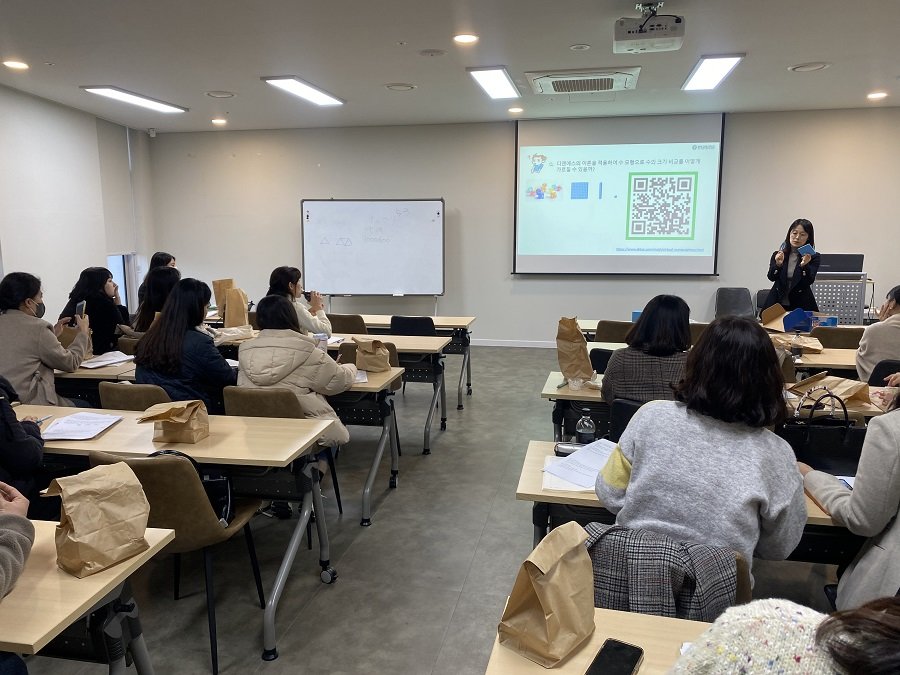 세종시 관내 초등교사들이 초기 수리력 지도 직무 연수(30시간)에 참여하고 있다. 사진제공ㅣ세종교육청