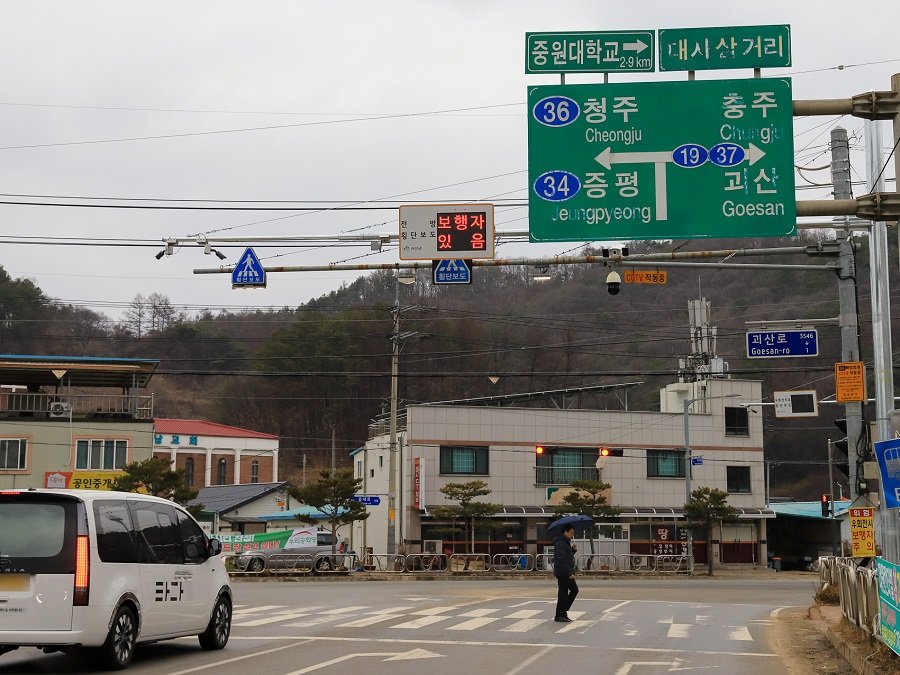 괴산군이 보행자 스마트 횡단보도 시스템을 설치했다. 사진제공ㅣ괴산군청