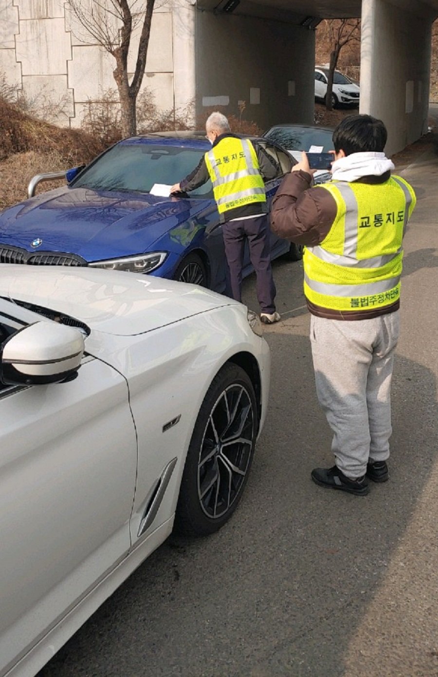 용인시 ‘6대 금지구역 불법주정차’ 단속 모습. 사진제공ㅣ용인시청