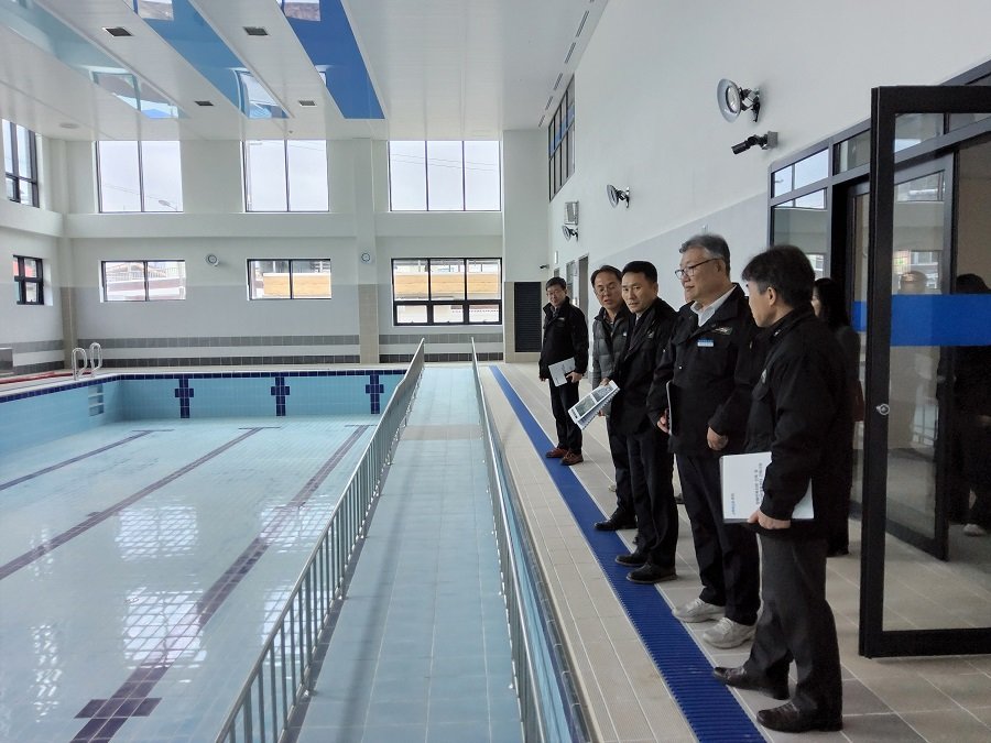 지난 10일 한충완 옥천 부군수가 반다비체육시설 방문 모습. 사진제공ㅣ옥천군청