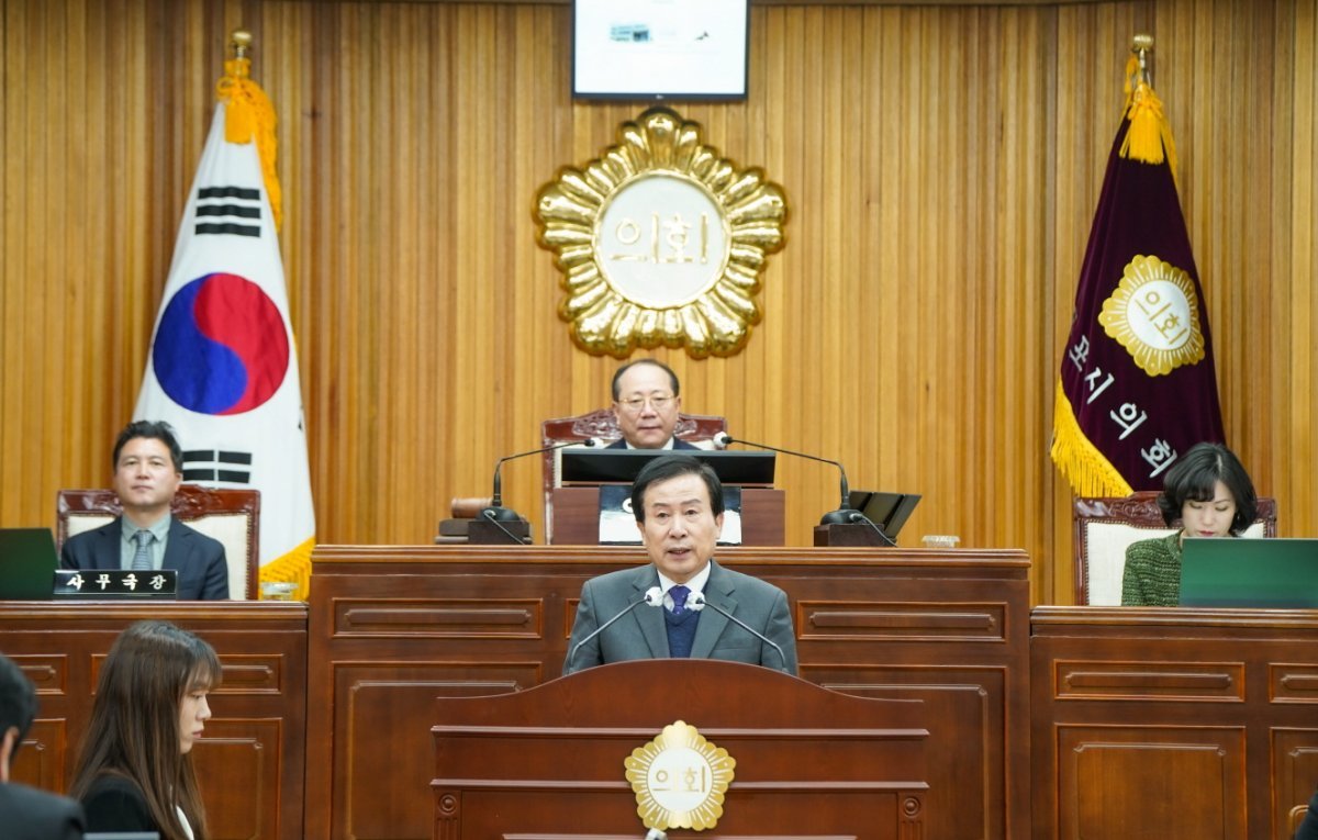 박홍률 목포시장이 지난 15일 2024년 첫 목포시의회 임시회에서 시정 업무보고를 진행했다. 사진제공ㅣ목포시