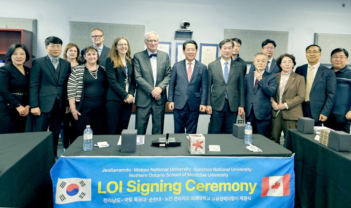김영록 전라남도지사가 지난 15일(현지 시간) 캐나다 노던 온타리오 의과대학(NOSM) 선더베이 캠퍼스를 방문했다. 사진제공ㅣ전남도