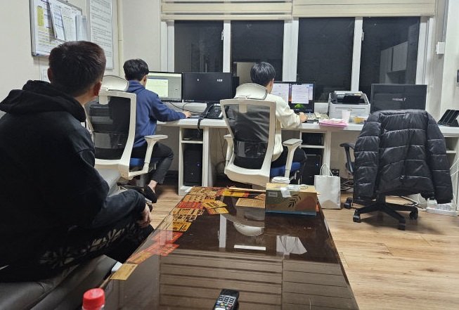 마지막 당직자가 근무하고 있는 모습. 사진제공ㅣ화순군