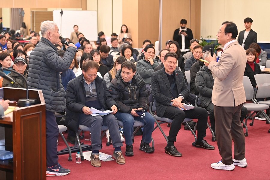 지난 17일 하남시장 이현재가 감일동 주민과의 대화했다. 사진제공ㅣ하남시청