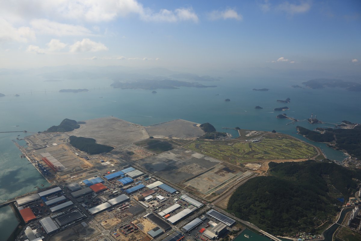 부산항 신항 서 컨테이너 항만배후단지 전경. 사진제공ㅣ부산항만공사