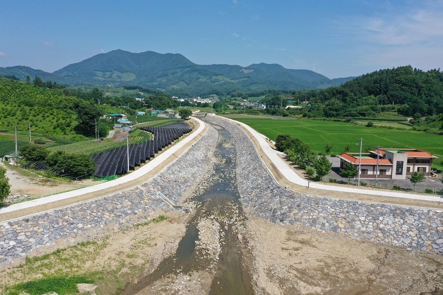 지난해 완료한 안민 자연 재해위험 개선지구 정비사업 모습. 사진제공ㅣ괴산군청