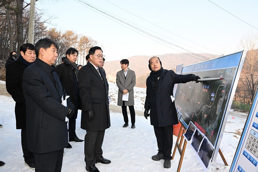 지난 30일 강수현 양주시장이 ‘30호선 도로 공사’ 현장을 방문했다. 사진제공ㅣ양주시청