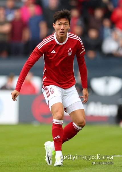 2023_24 개막 전 친선 경기에 노팅엄 포레스트 유니폼을 입고 출전한 황의조. 사진=게티이미지코리아.