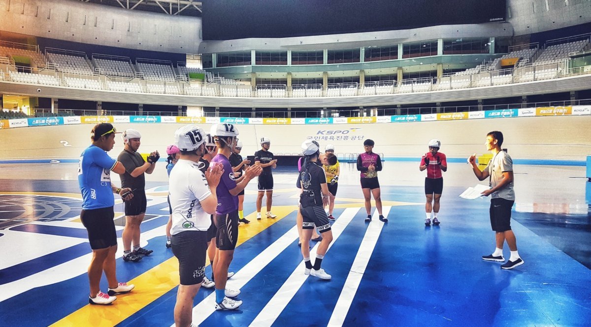 광명스피돔 인필드에서 자전거 트랙아카데미 강좌가 진행되고 있다. 사진제공｜서울올림픽기념국민체육진흥공단