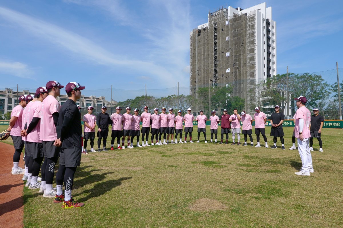 KBO리그 10개 구단은 3월 23일 정규시즌 개막을 앞두고 2차 스프링캠프에 돌입한다. 미국, 대만, 일본 오키나와 등에 2차 캠프를 차리고 연습경기를 중심으로 실전감각 끌어올리기에 나선다. 대만 가오슝에서 2차 캠프를 시작한 키움 선수단. 사진제공 | 키움 히어로즈