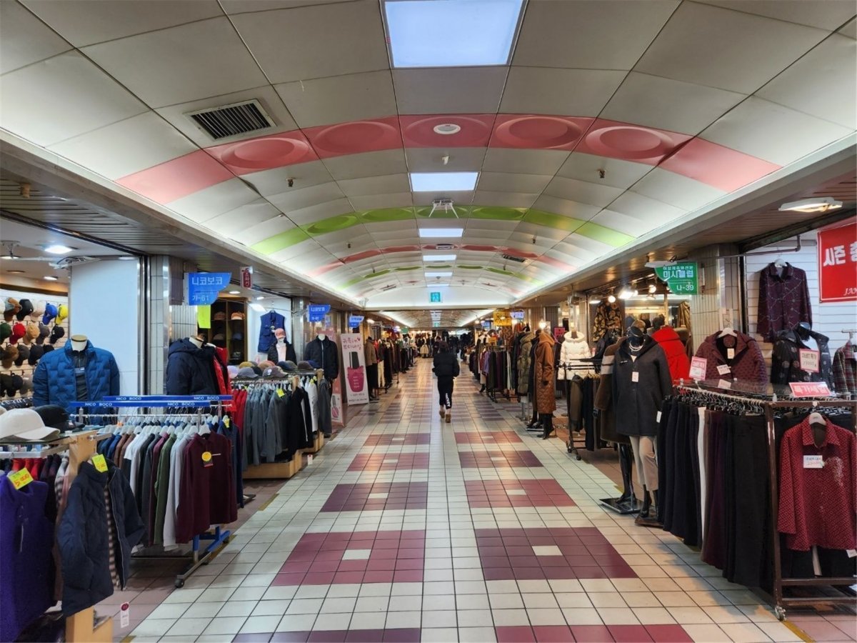 ‘빛 공해 저감형 LED 투광등기구’ 설치 예정인 남포지하도 전경. 사진제공ㅣ부산시설공단