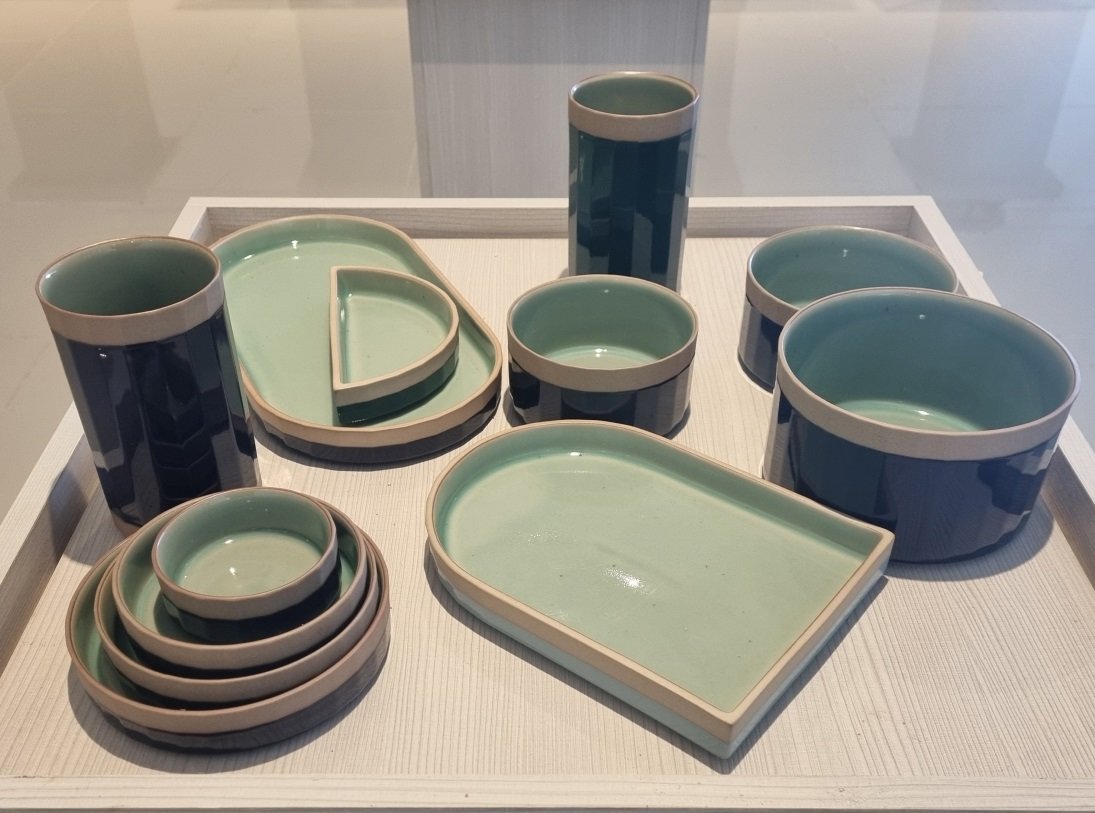 강진군 소재 민간요가 개발한 한국전통문양을 응용한 식기세트. 사진제공ㅣ강진군