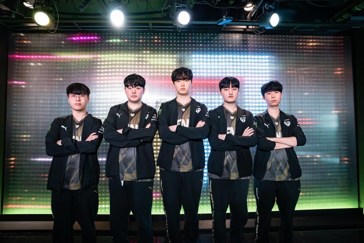 LCK 스프링 정규리그에서 가장 먼저 13승 고지를 밟으며 단독 1위로 올라선 젠지.  사진제공｜LCK