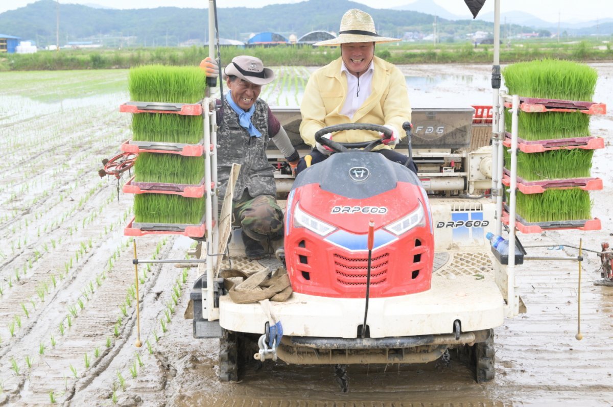 순창군이 대형농기계 지원사업을 본격 추진한다. 사진제공ㅣ순창군