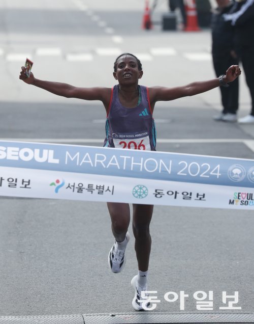 프끄르터 워러타 아드마수. 사진 | 동아일보