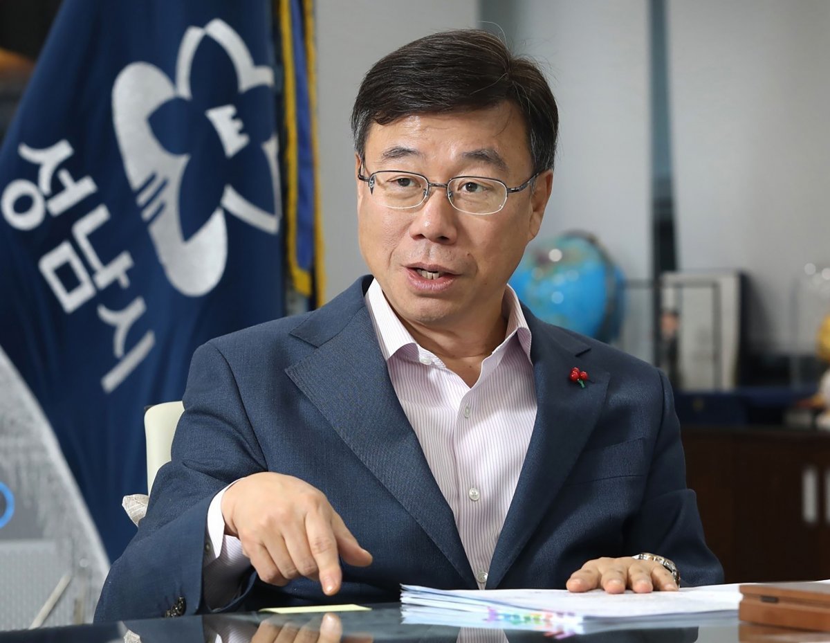 선제적 적극 행정’ 노력, 행안부 종합평가서 인정받고 있는 신상진 성남시장. 사진제공ㅣ성남시