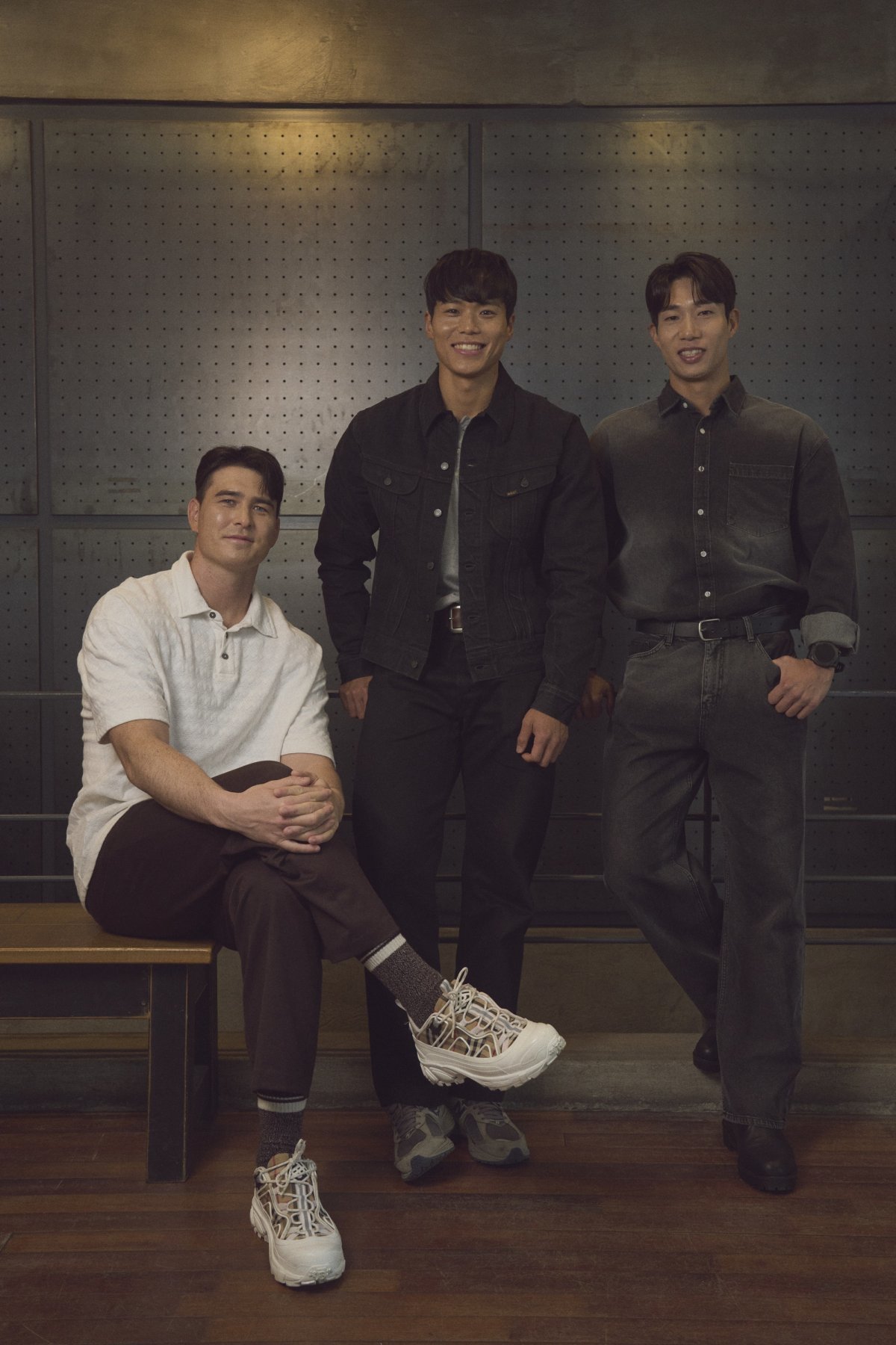 안드레 진, 아모띠, 홍범석(왼쪽부터)이 넷플릭스 체력 서바이벌 ‘피지컬: 100 시즌2-언더그라운드’ 촬영을 돌이키며 “모든 걸 쏟아 부어서 미션에 임했다”고 힘줘 말했다. 사진제공|넷플릭스