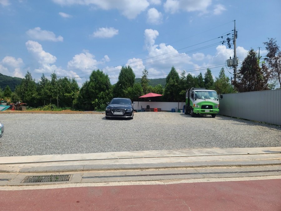 시흥시 월곶동 367-1번지 재활용 수집·운반차량. 사진ㅣ장관섭 기자