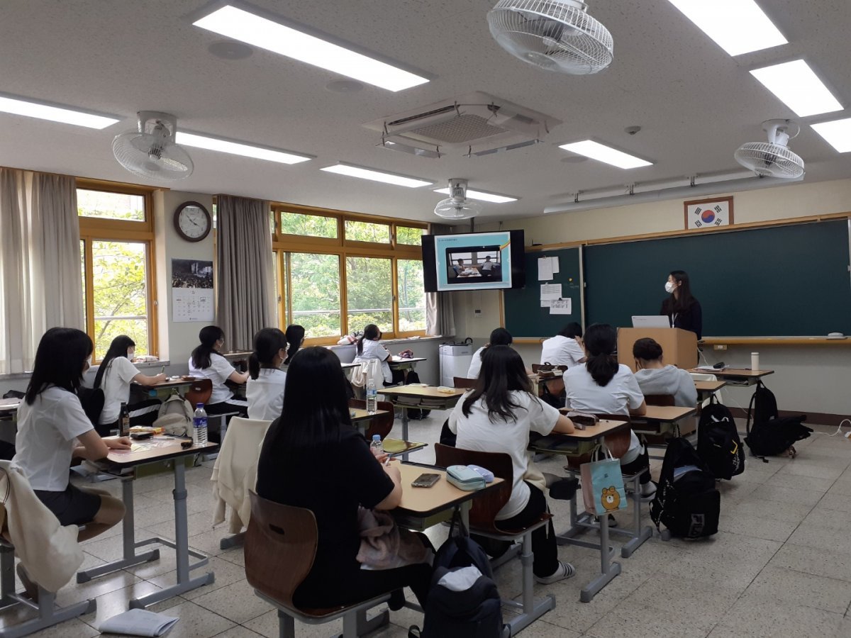 대구 수성구보건소가 수성구정신건강복지센터와 함께 14세 이상 구민, 각종 기관과 단체를 대상으로 실시하는 생명지킴이 양성교육 진행 모습