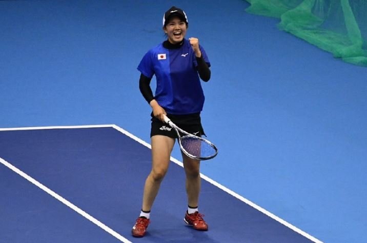 일본 국가대표 출신이자 국내실업 소프트테니스 1호 외국인 선수 하야시다 리코가 지난 3월 열린 회장기 대회에서 우승한 뒤 활짝 웃고 있다. 사진제공 l 대한소프트테니스협회