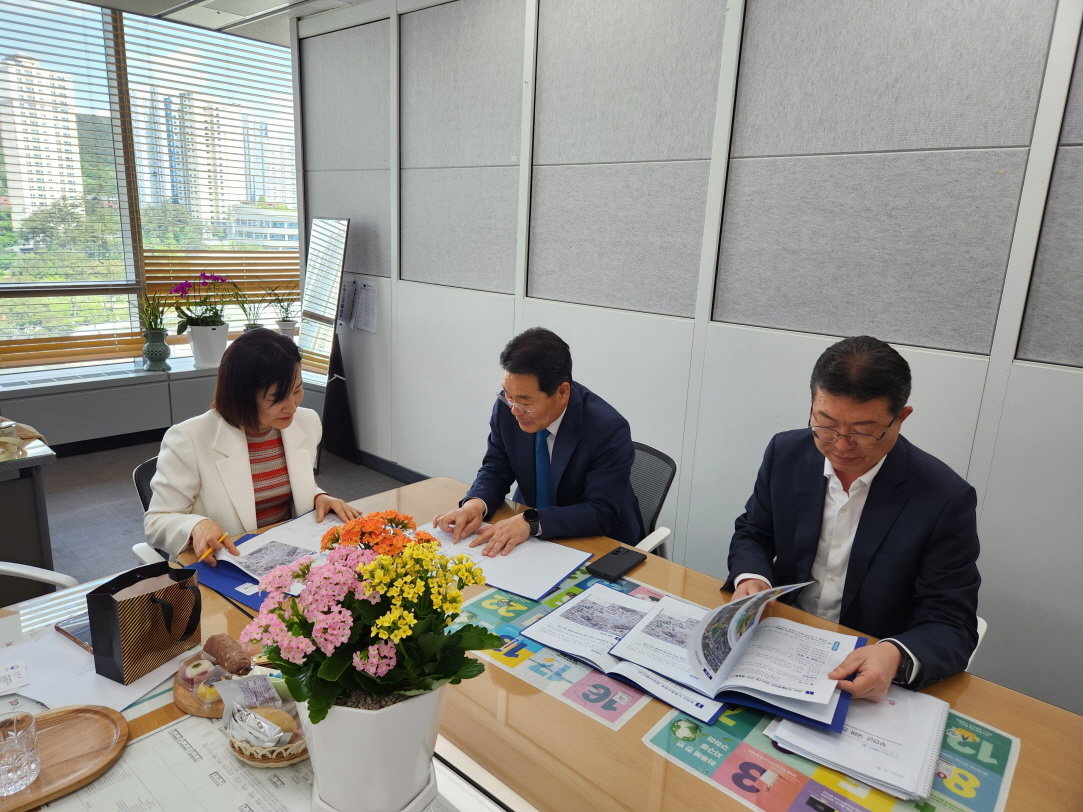 권익현 부안군수가 지난 8일 내년도 국가예산 확보를 위해 중앙부처를 방문했다. 사진제공|부안군