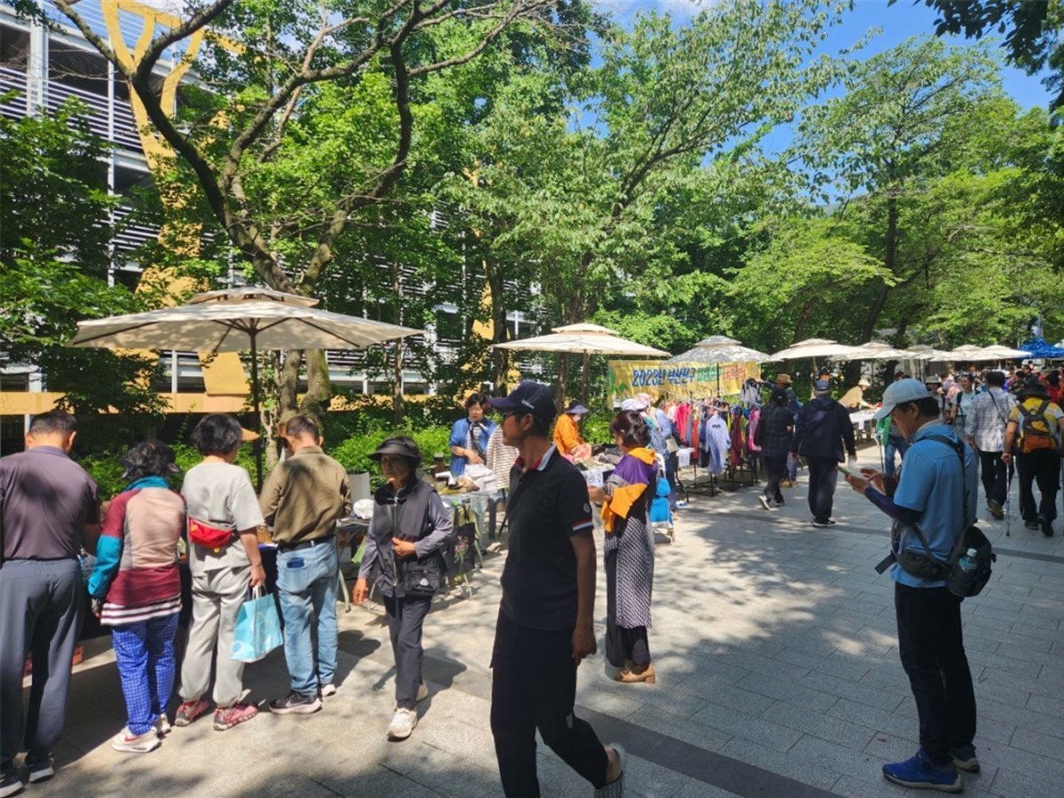 지난해 열린 ‘자원순환 나눔장터’의 모습. 사진제공 | 부산시설공단