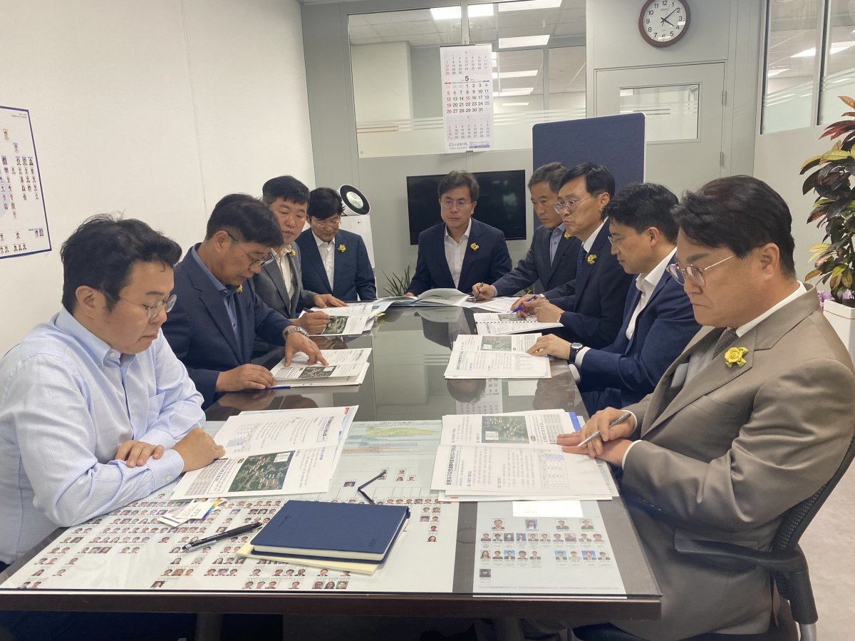 청도군은 28일 세종정부종합청사의 기재부와 행안부를 방문하고 지역 출신 중앙부터 공무원들과 간담회를 갖고 있다.